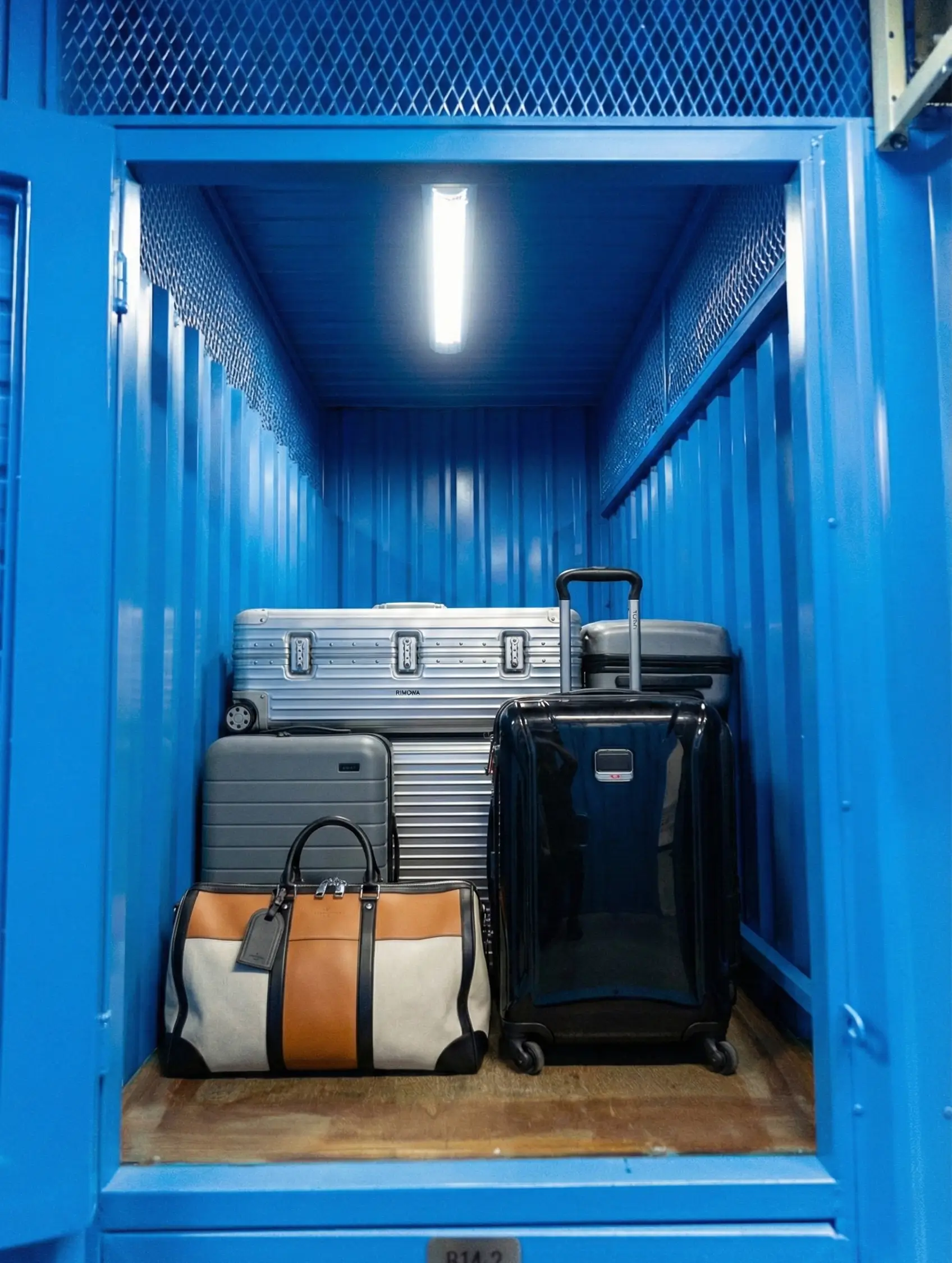 Vali và túi du lịch được gửi tại kho lưu trữ hành lý MyStorage