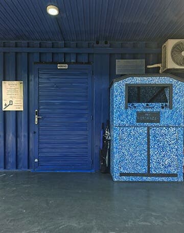 Tủ đồ từ thiện đồ dùng, quần áo giày dép cũ tại Mystorage