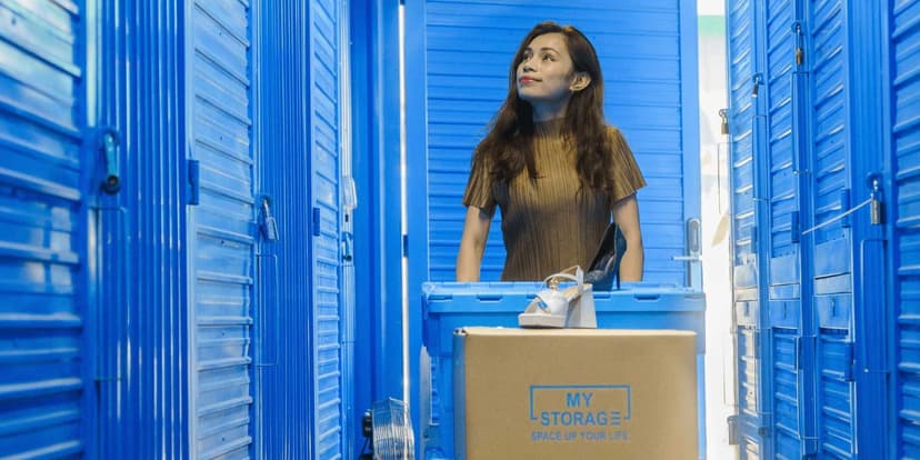 Easy access to belongings in self-storage for luggage