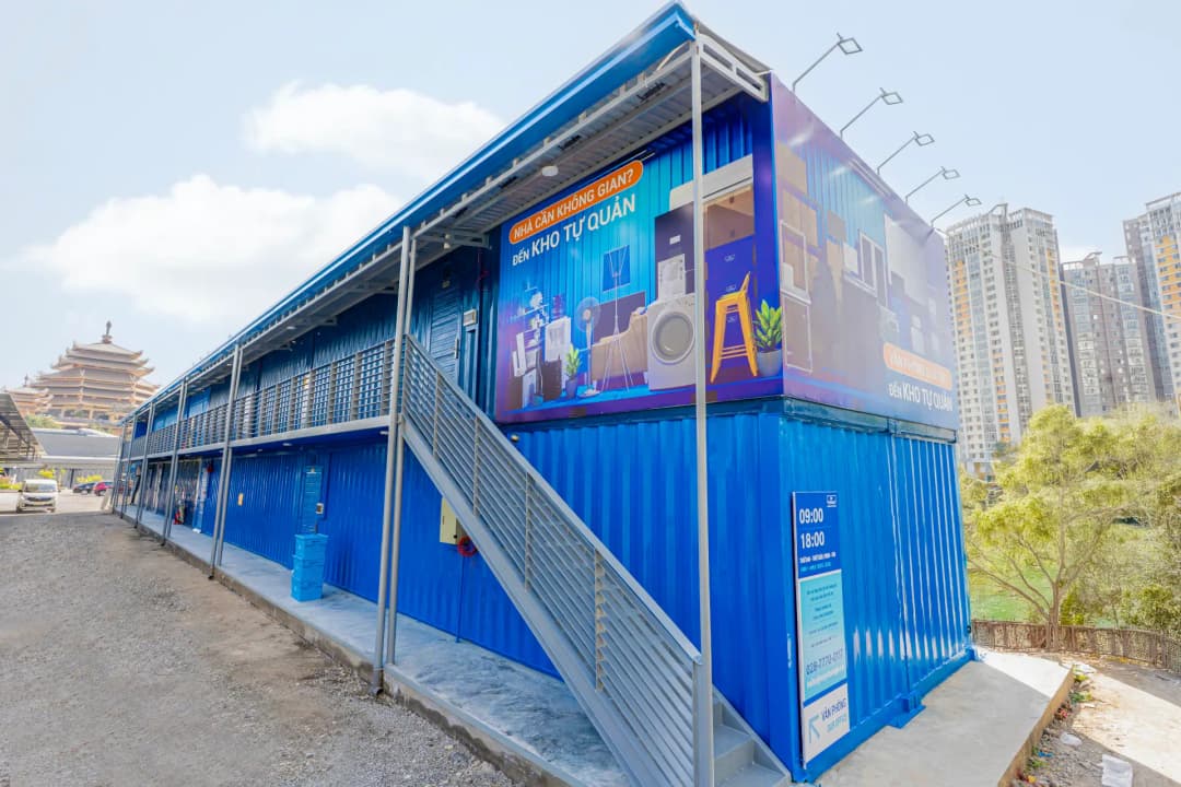 Nhà kho container màu xanh tại MyStorage An Phú Sports Park