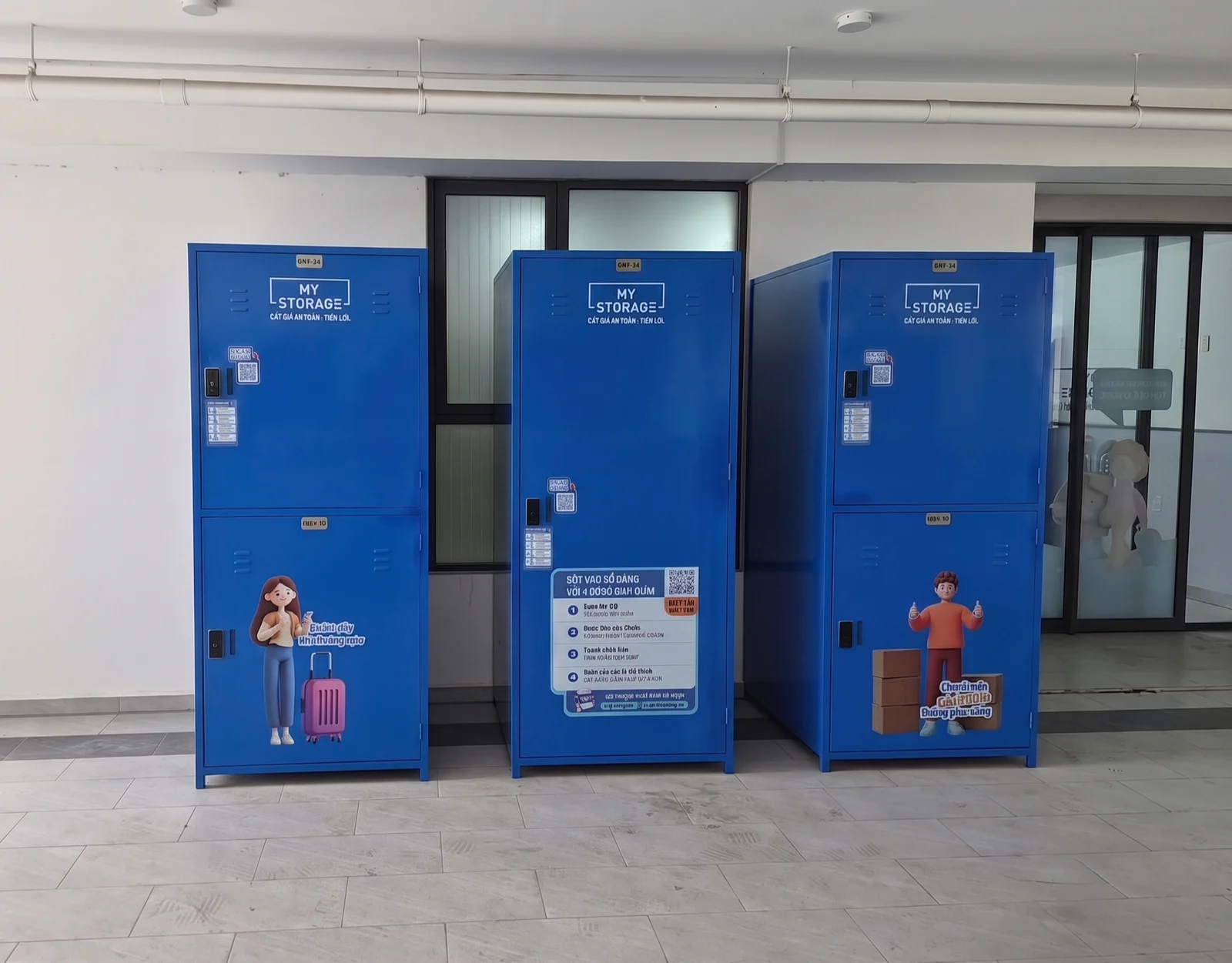 MT Eastmark Cityの現地と、MyStorageロッカーの利用風景を収めた写真です。