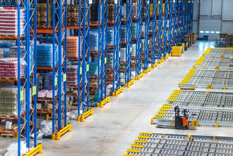 Pallet racks, roller conveyors and a pallet truck in a warehouse