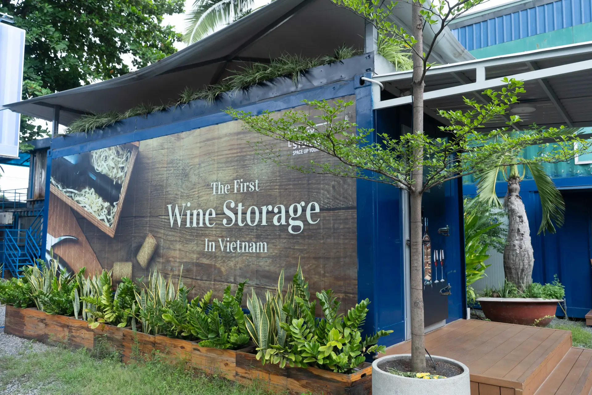 MyStorage の温度管理されたワイン保管コンテナ