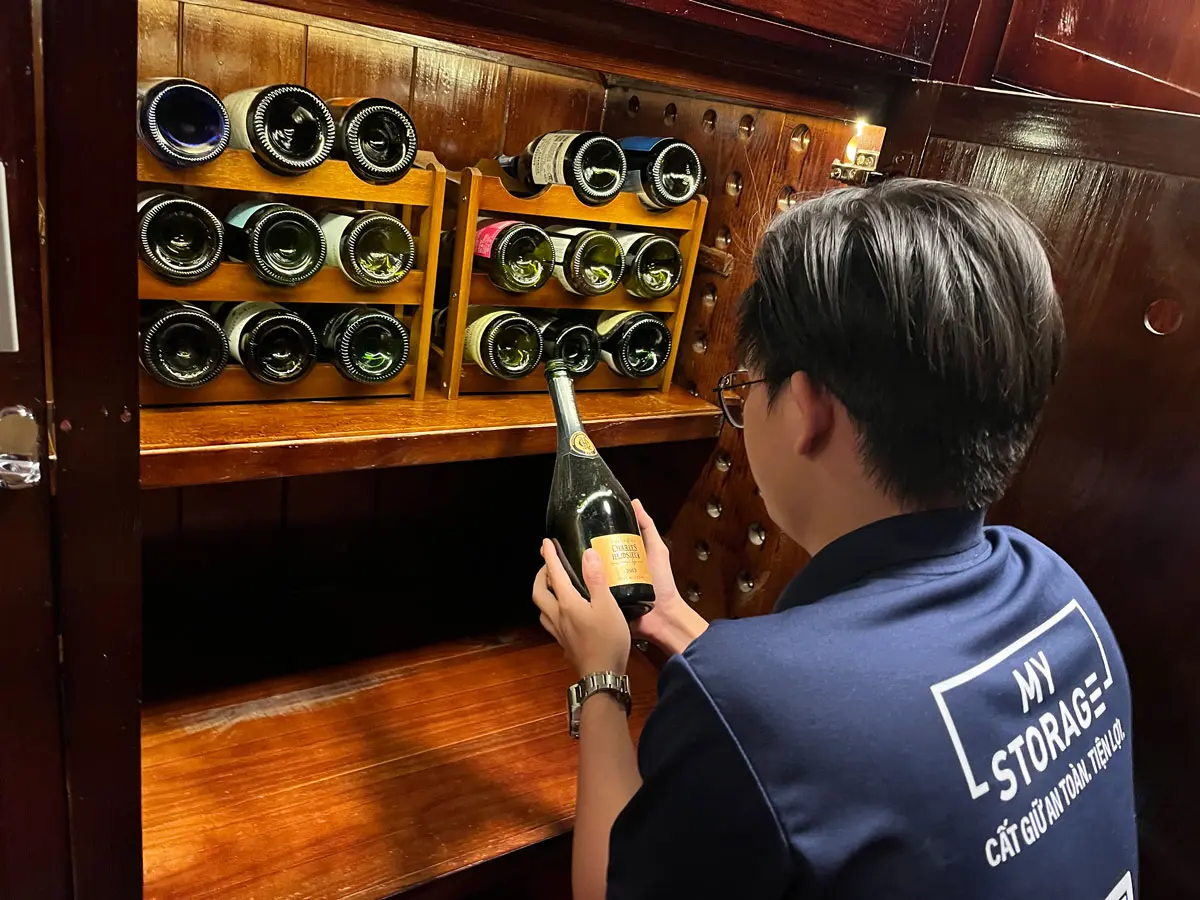 Kho tự quản lưu trữ rượu
