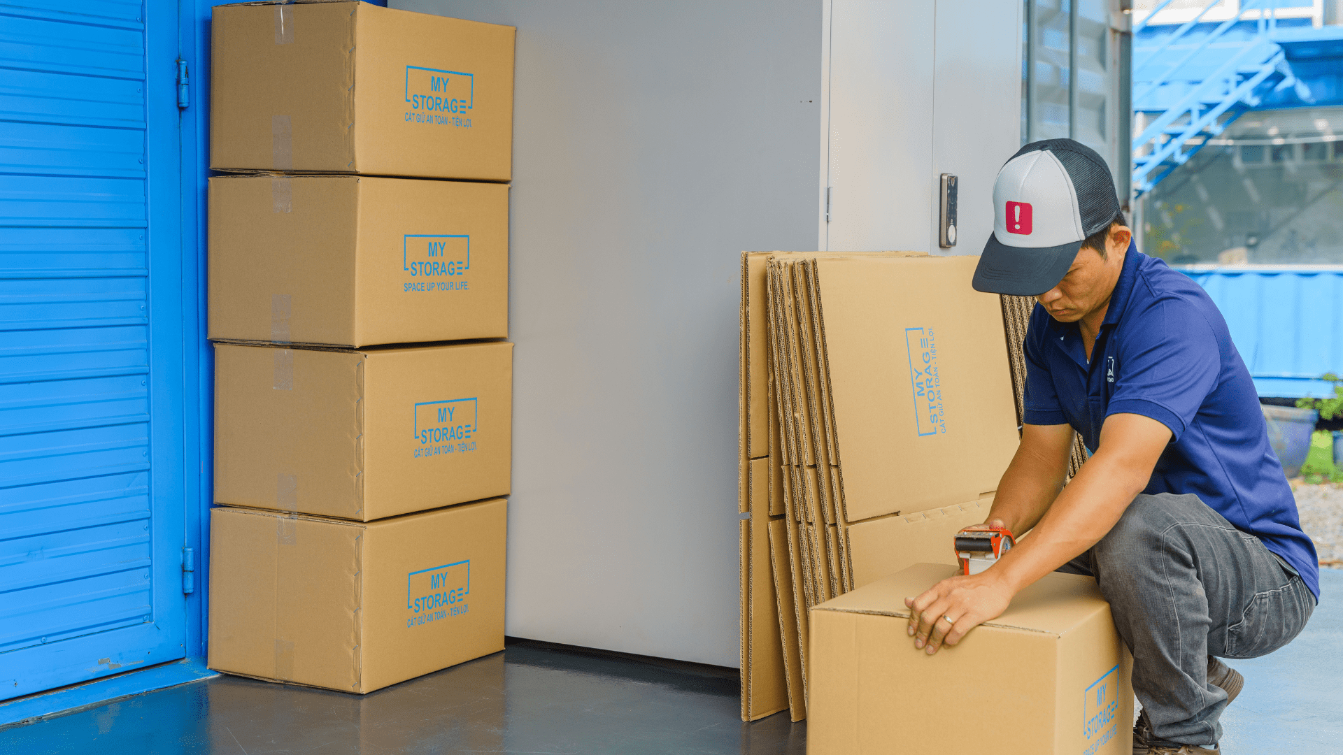 Nhân viên Mystorage nhiệt tình hỗ trợ sắp xếp thùng carton