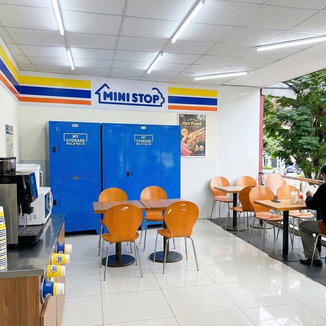 Tủ locker mới của mystorage bên trong TTTM centre mall quận 6